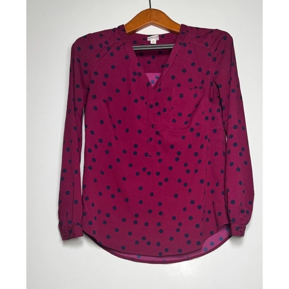 Merona Blouse Top Women Small Red Navy Polka Dot Allover Print Curved Hem V Neck